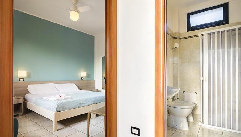 Hotel Dei Bizantini & Villaggio Campo Dei Messapi San Pietro in Bevagna Bagian luar foto