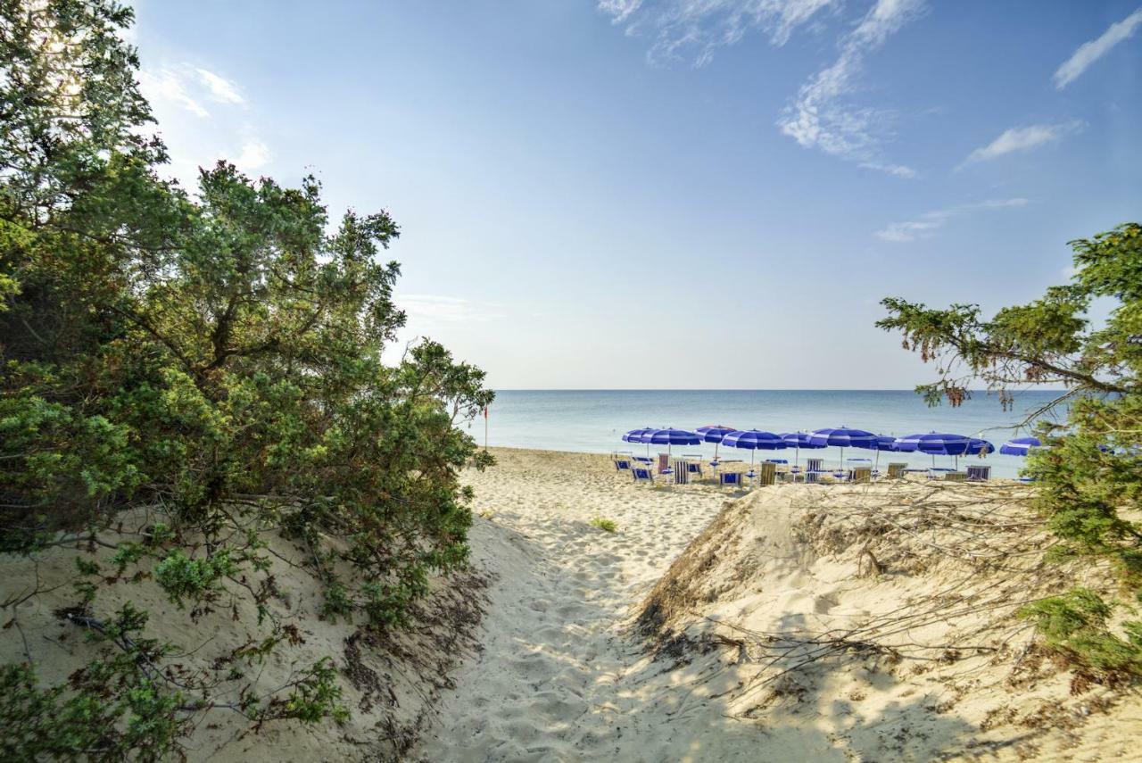 Hotel Dei Bizantini & Villaggio Campo Dei Messapi San Pietro in Bevagna Bagian luar foto